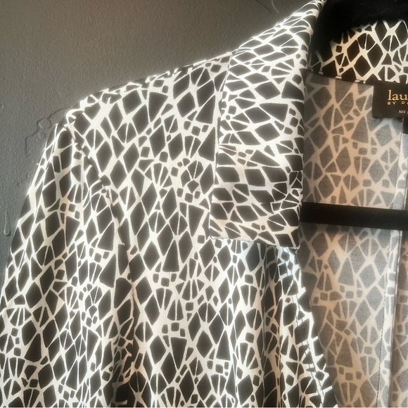 Laundry by design Los Angeles Elegant Black and White Wrap Dress 4 - Picture 7 of 14